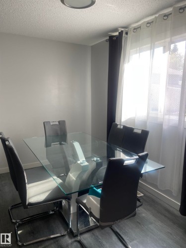 Recessed ceiling light fixture - 3221 132A Avenue Nw, Edmonton, AB 
