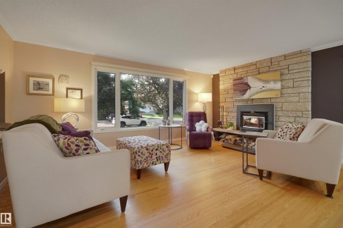 8818 161 Street Nw, Edmonton, AB 