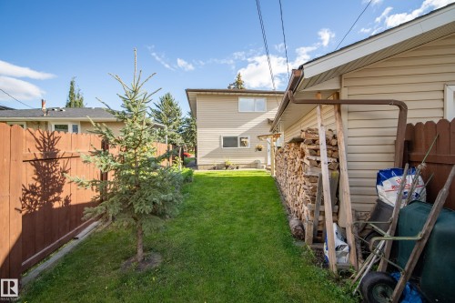8818 161 Street Nw, Edmonton, AB 