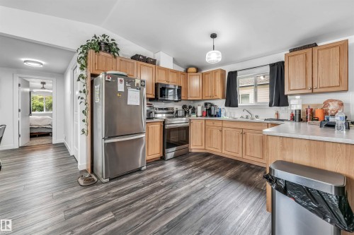 3400 Lakeview Point Northwest, Edmonton, AB - Indoor Photo Showing Kitchen