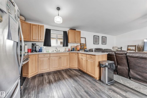 3400 Lakeview Point Northwest, Edmonton, AB - Indoor Photo Showing Kitchen With Double Sink
