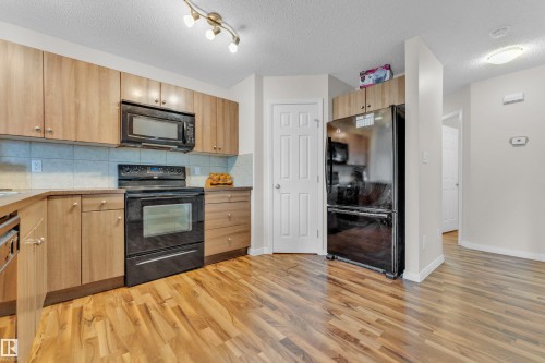 1030 177A Street Nw, Edmonton, AB - Indoor Photo Showing Kitchen