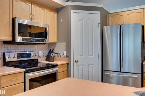 1524 Breckenridge Close Nw, Edmonton, AB - Indoor Photo Showing Kitchen