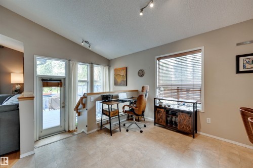 1524 Breckenridge Close Nw, Edmonton, AB - Indoor Photo Showing Office