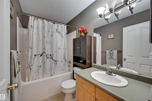 1524 Breckenridge Close Nw, Edmonton, AB - Indoor Photo Showing Bathroom