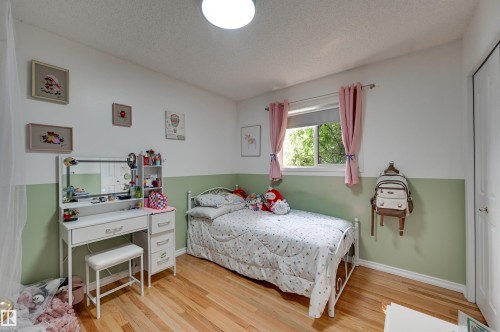 1524 Breckenridge Close Nw, Edmonton, AB - Indoor Photo Showing Bedroom