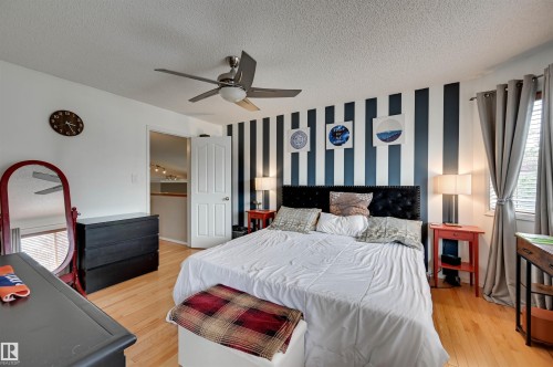 1524 Breckenridge Close Nw, Edmonton, AB - Indoor Photo Showing Bedroom