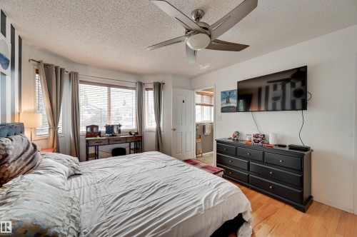 1524 Breckenridge Close Nw, Edmonton, AB - Indoor Photo Showing Bedroom