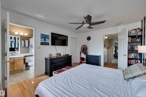 1524 Breckenridge Close Nw, Edmonton, AB - Indoor Photo Showing Bedroom