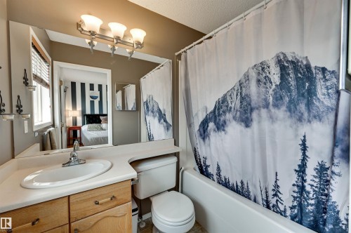 1524 Breckenridge Close Nw, Edmonton, AB - Indoor Photo Showing Bathroom