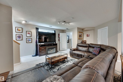1524 Breckenridge Close Nw, Edmonton, AB - Indoor Photo Showing Living Room