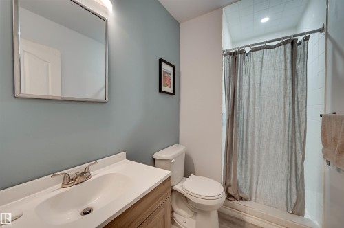 1524 Breckenridge Close Nw, Edmonton, AB - Indoor Photo Showing Bathroom
