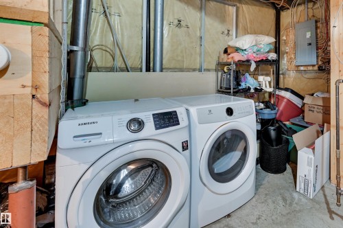 1524 Breckenridge Close Nw, Edmonton, AB - Indoor Photo Showing Laundry Room