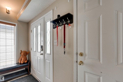 1524 Breckenridge Close Nw, Edmonton, AB - Indoor Photo Showing Other Room