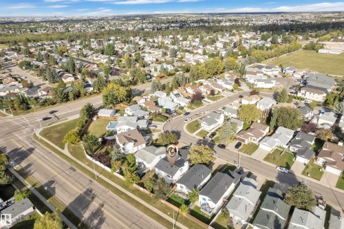 Residential area with established landscaping and paved roadways - 3320 43 Street Nw, Edmonton, AB 