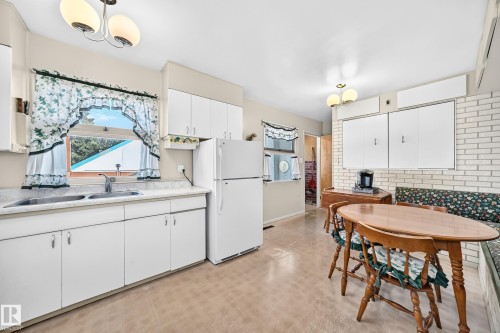 10528 128 Avenue Nw, Edmonton, AB 