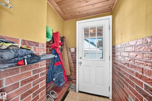 10528 128 Avenue Nw, Edmonton, AB 