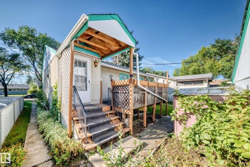 10528 128 Avenue Nw, Edmonton, AB 