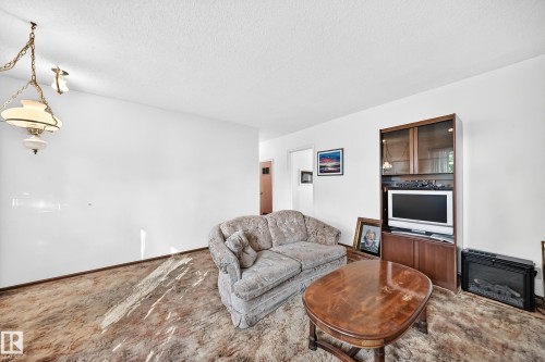 10528 128 Avenue Nw, Edmonton, AB 