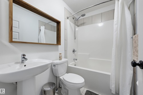 22434 99A Avenue Nw, Edmonton, AB - Indoor Photo Showing Bathroom