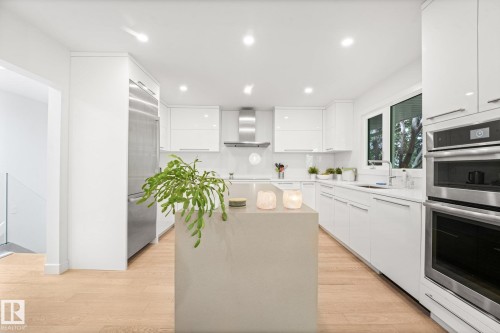 14128 98 Avenue Nw, Edmonton, AB - Indoor Photo Showing Kitchen