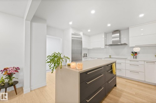 14128 98 Avenue Nw, Edmonton, AB - Indoor Photo Showing Kitchen