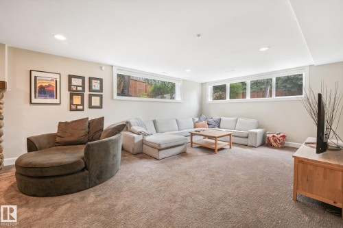 14128 98 Avenue Nw, Edmonton, AB - Indoor Photo Showing Living Room