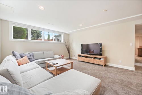 14128 98 Avenue Nw, Edmonton, AB - Indoor Photo Showing Living Room