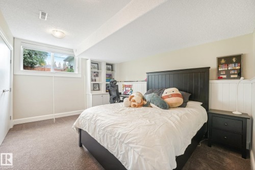 14128 98 Avenue Nw, Edmonton, AB - Indoor Photo Showing Bedroom
