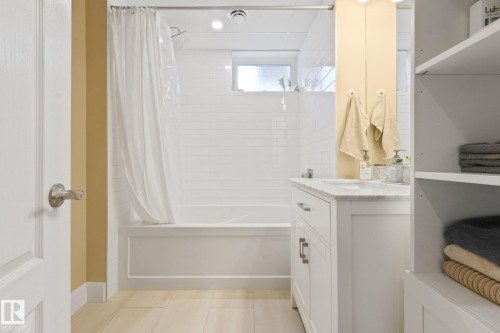14128 98 Avenue Nw, Edmonton, AB - Indoor Photo Showing Bathroom