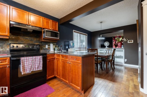 5907 203 Street Nw, Edmonton, AB 
