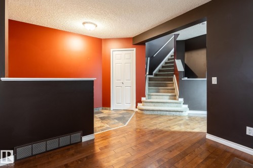 5907 203 Street Nw, Edmonton, AB 