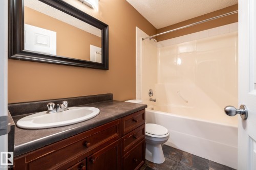 5907 203 Street Nw, Edmonton, AB 