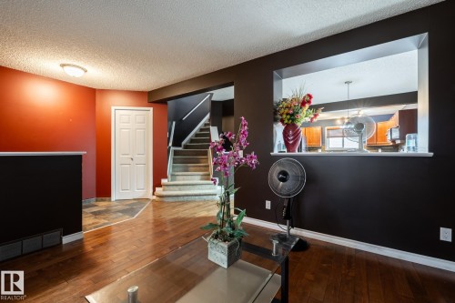 5907 203 Street Nw, Edmonton, AB 