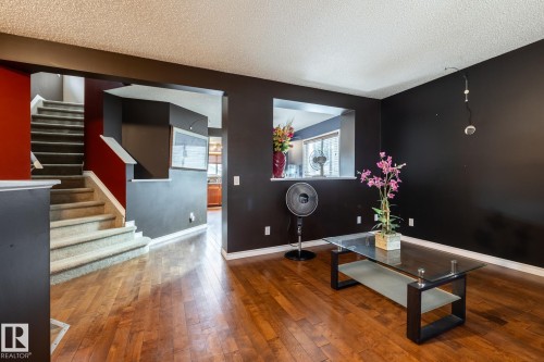 5907 203 Street Nw, Edmonton, AB 