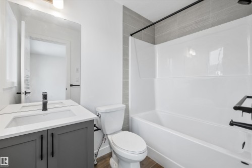 18847 29 Avenue Nw, Edmonton, AB - Indoor Photo Showing Bathroom