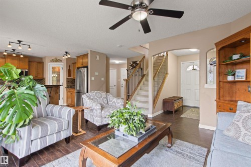 5214 205 Street Nw, Edmonton, AB 