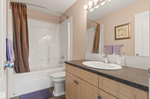 5214 205 Street Nw, Edmonton, AB 