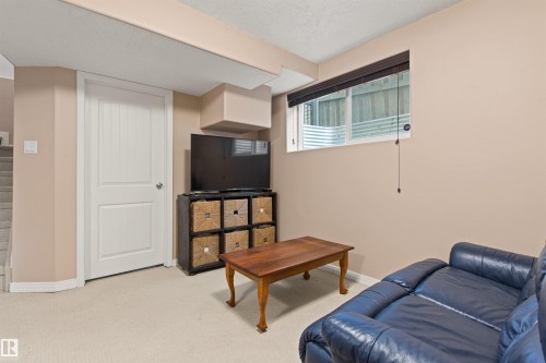5214 205 Street Nw, Edmonton, AB 