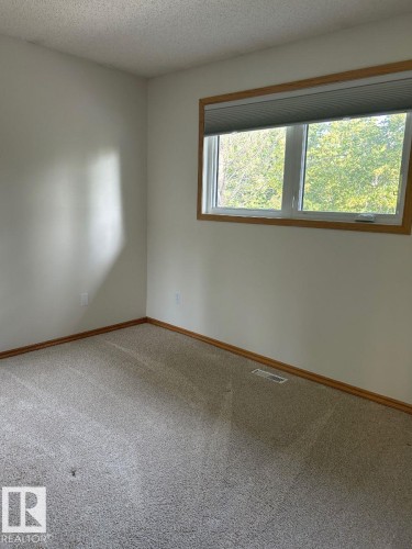 Carpeted flooring, white painted walls, wood-trimmed window, window blind - 29 Lindbergh Crescent, St. Albert, AB 