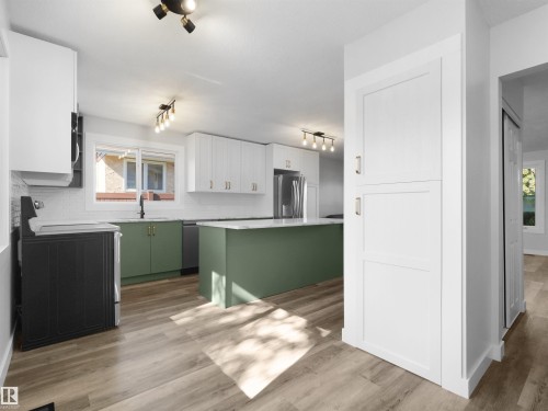 16 Thompson Crescent, Devon, AB 