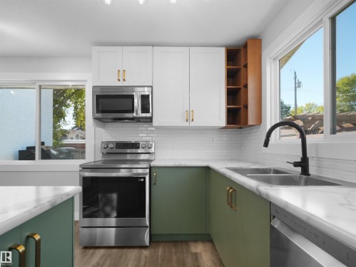 16 Thompson Crescent, Devon, AB 
