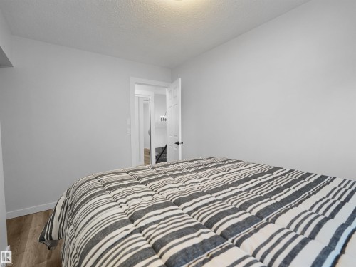 16 Thompson Crescent, Devon, AB 