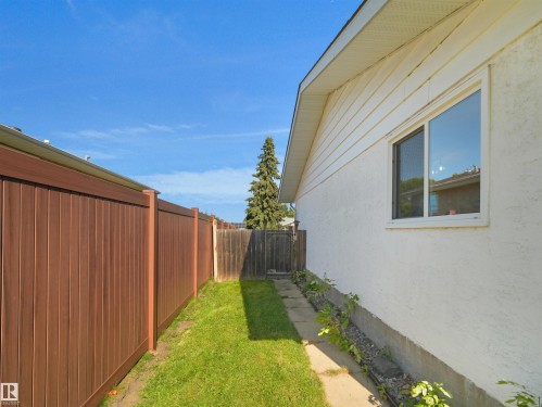 16 Thompson Crescent, Devon, AB 