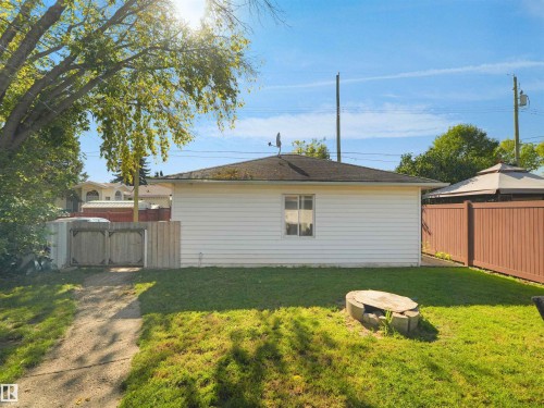 16 Thompson Crescent, Devon, AB 