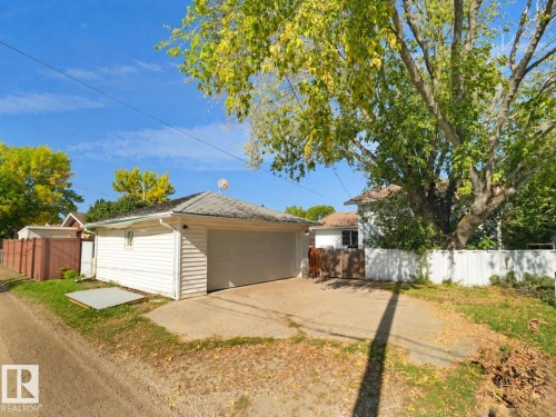 16 Thompson Crescent, Devon, AB 