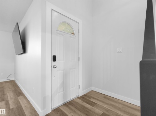 16 Thompson Crescent, Devon, AB 
