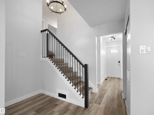16 Thompson Crescent, Devon, AB 