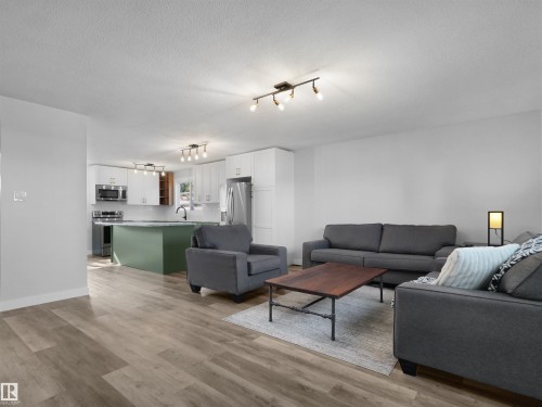 16 Thompson Crescent, Devon, AB 