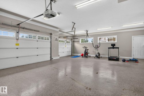 60 Kingsbury Cr, St. Albert, AB - Indoor Photo Showing Garage